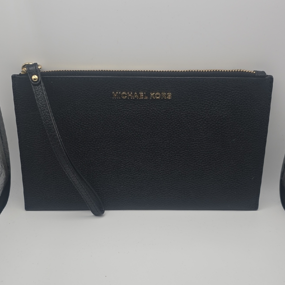 Michael Kors Black W/ Gold Hardware & MK Clutch/Wristlet (NWOT)✨️🖤✨️